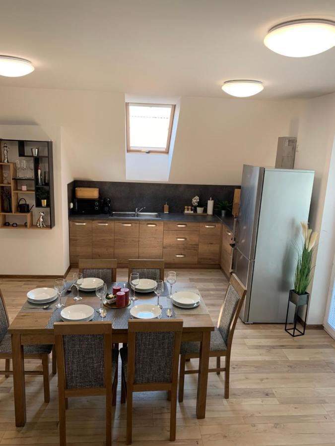 Cozy 2-Bedroom Vacation Apartment With Entire Top Floor Gaj  Exterior photo