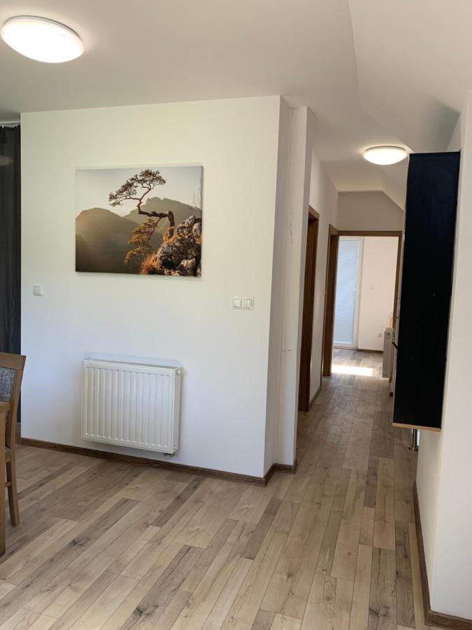 Cozy 2-Bedroom Vacation Apartment With Entire Top Floor Gaj  Exterior photo