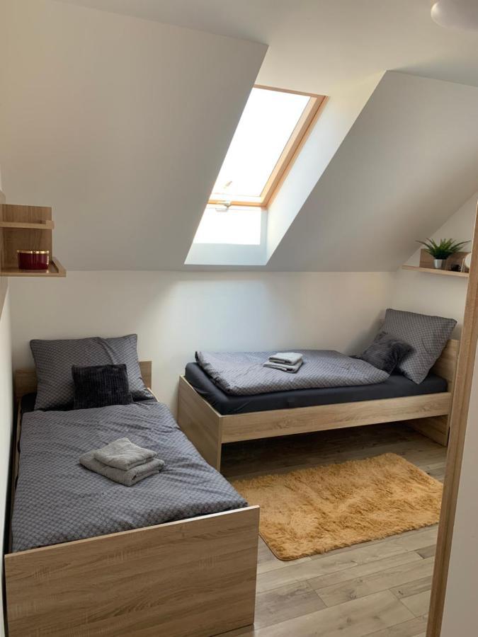 Cozy 2-Bedroom Vacation Apartment With Entire Top Floor Gaj  Exterior photo